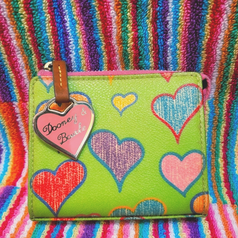 💚🦄Rare Unicorn ALERT💙 Dooney NEON green Wallet y2k Hearts Rainbow Zipper